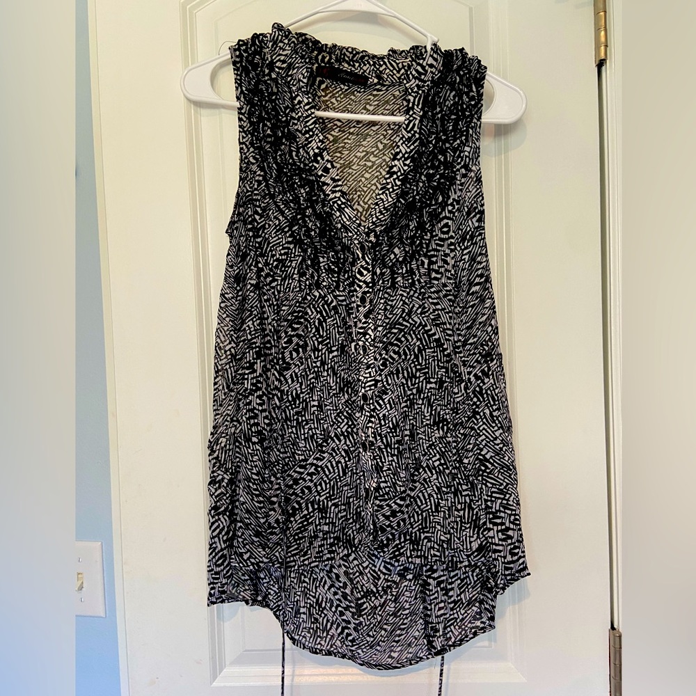 Black White Pattern V-Neck Top by HeartSoul, size Small